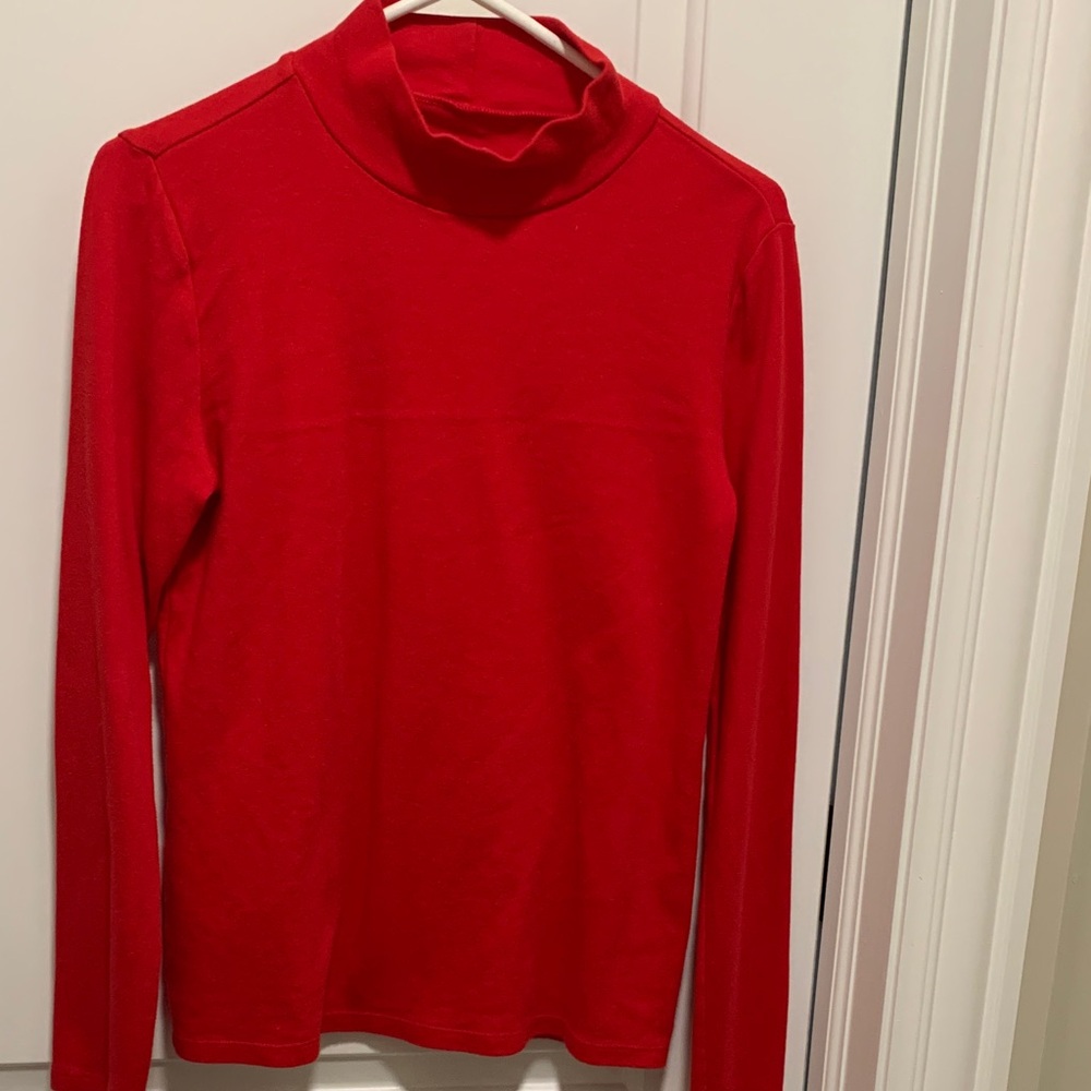 Comfortable Croft & Barrow Women’s Red Turtleneck Sweater. Size:S, pre-owned.